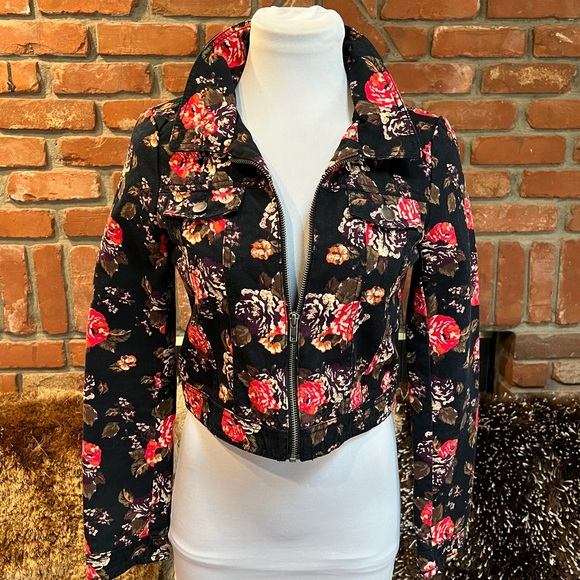 Coachella chic H&M Black Floral Cropped Jacket - Picture 3 of 8